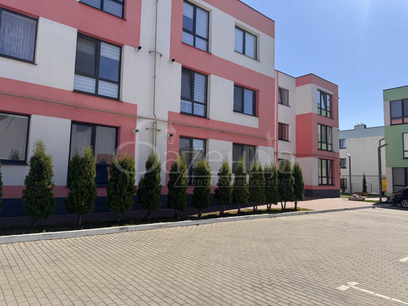 1-к квартира 54 м² з ремонтом, автономне опалення, паркомісце