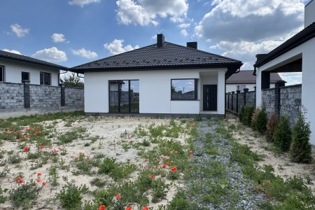 Продається двоповерховий будинок у с. Колоденка
