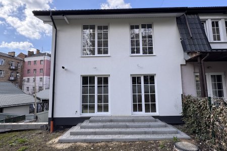 Квартира на 2-му поверсі — 44 м², панорамні вікна